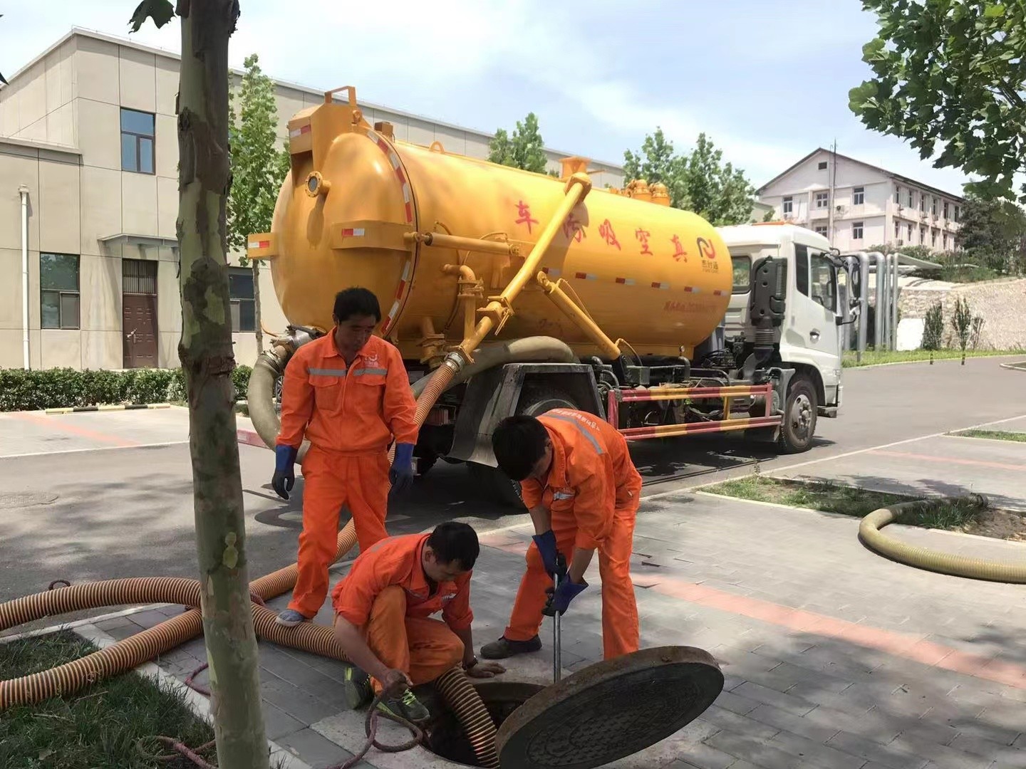 滨海化粪池清理与5-8吨吸粪车施工效率分析